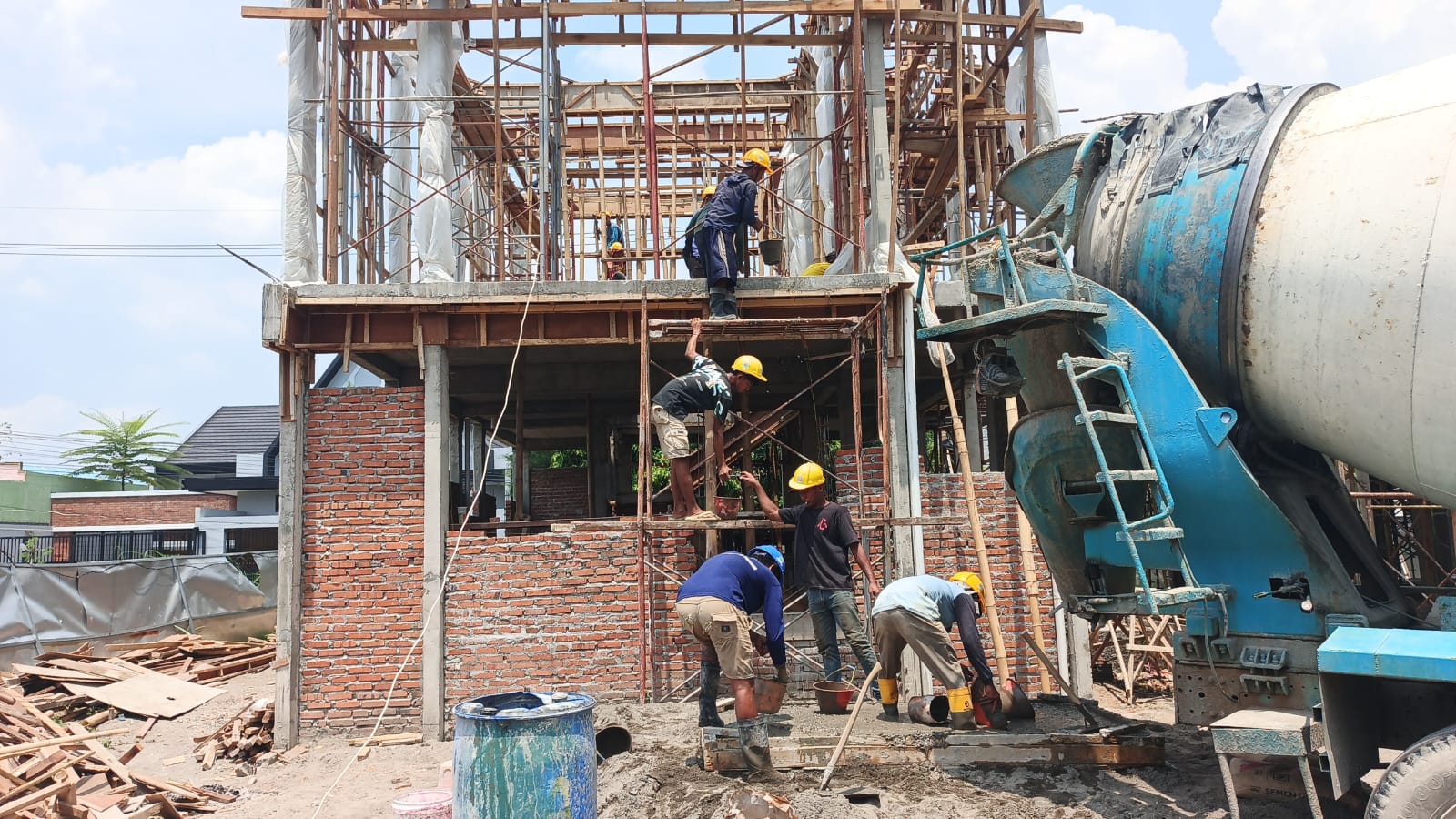 Pekerjaan Pengecoran lantai 2